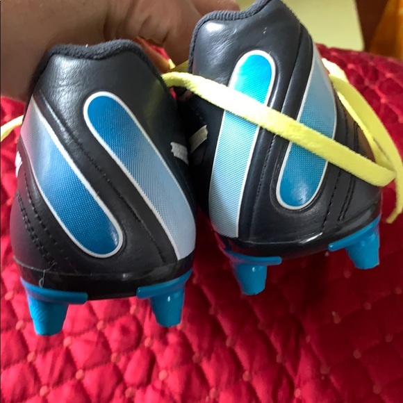 Jr soccer cleats - Picture 3 of 5
